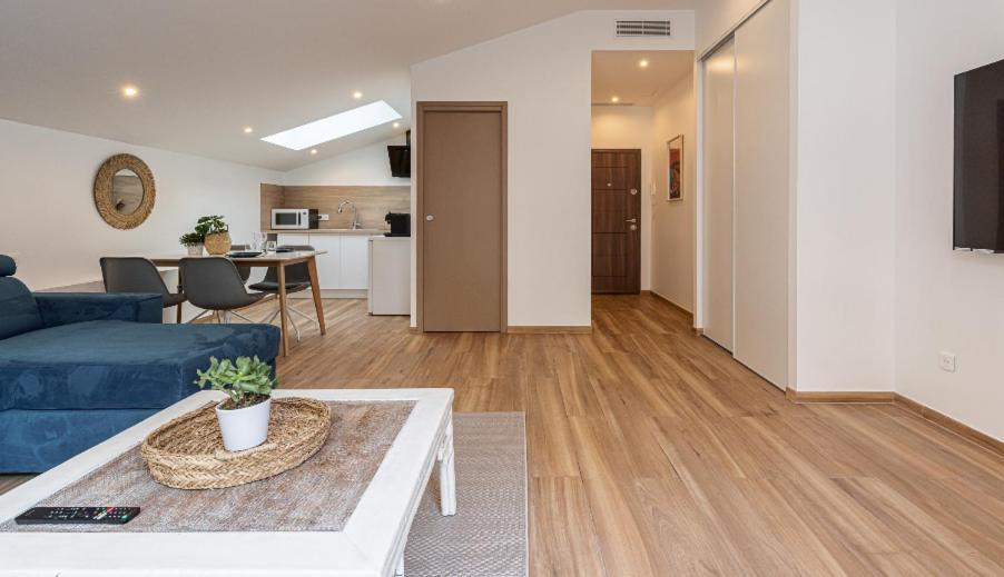 Studio Cozy Avec Terrasse N12 นีซ ภายนอก รูปภาพ